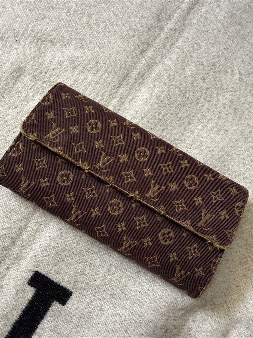 Louis Vuitton Monogram Canvas Key & Card Holder in Brown
